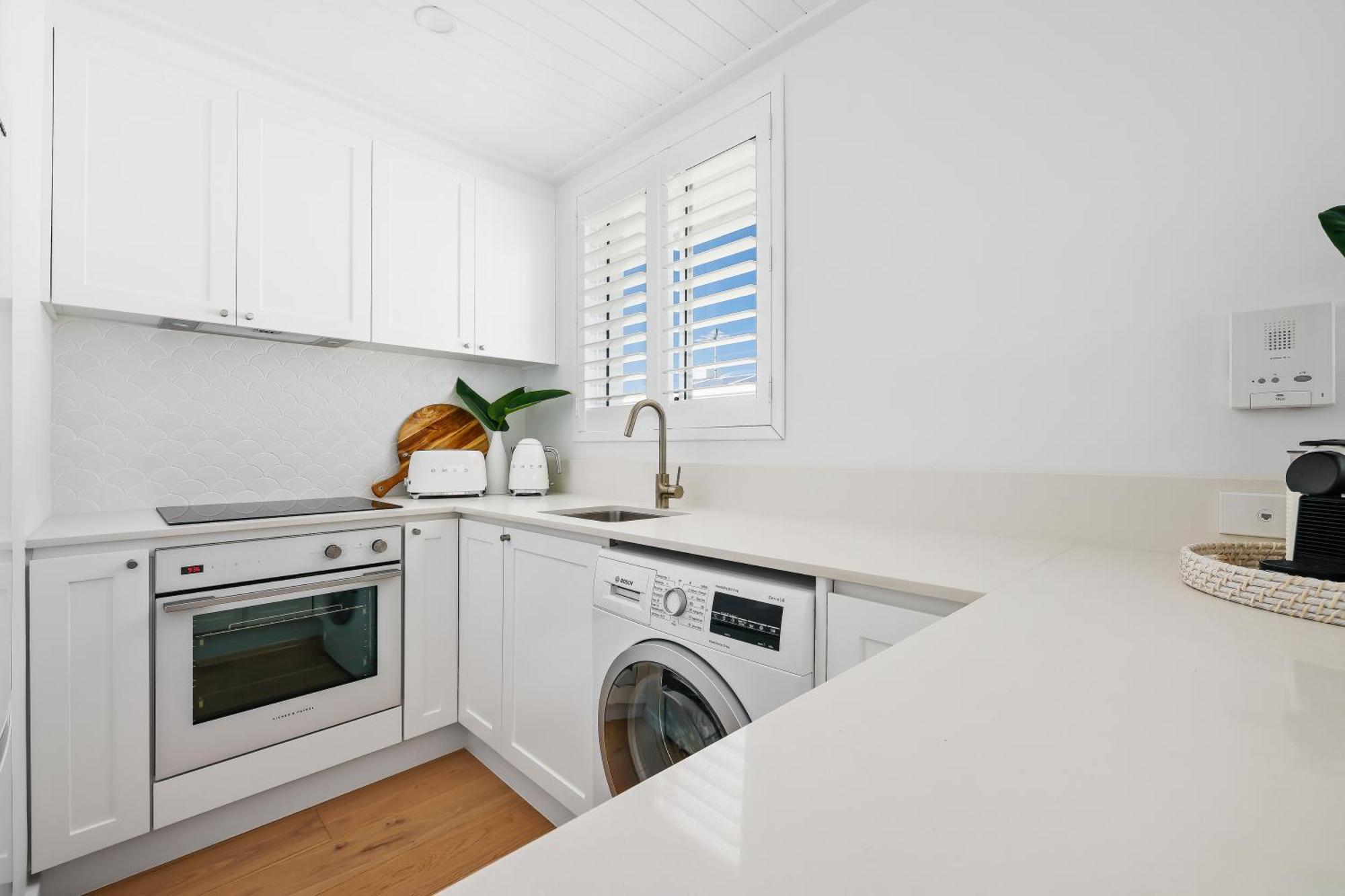 The At Bondi Queen 6 *