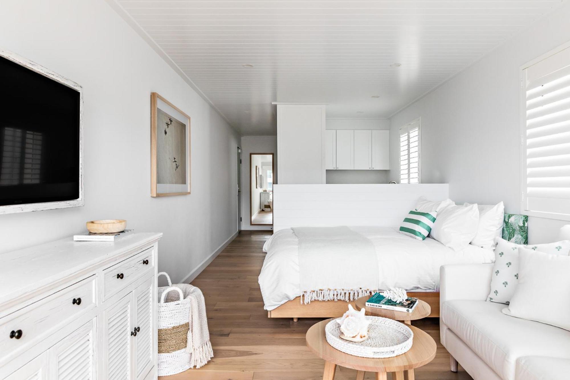 The At Bondi Queen 6 *